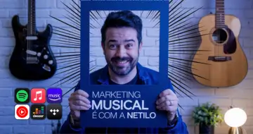 Homem sorridente segurando quadro com a frase 'Marketing Musical é com a Netilo', ao lado de guitarras e ícones de plataformas de streaming como Spotify, Apple Music, YouTube Music e Deezer. Marketing musical especializado para artistas e músicos em plataformas digitais.